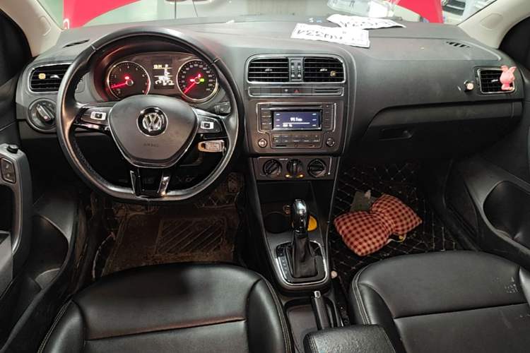 Used Volkswagen Polo 2016 1.6L Automatic Comfort Model Audio And AC Panel