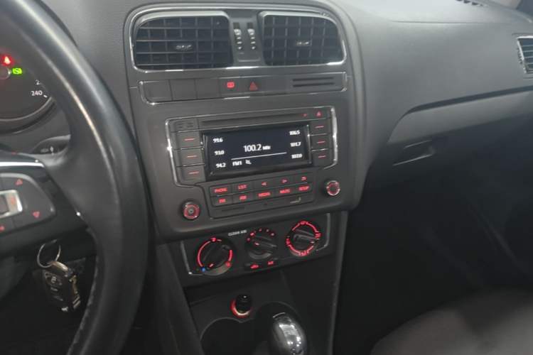 Used Volkswagen Polo 2016 1.6L Automatic Comfort Model Audio And AC Panel
