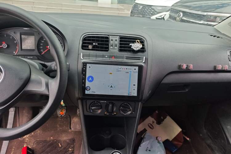 Used Volkswagen Polo 2016 1.4L Manual Fashion Model Audio And AC Panel