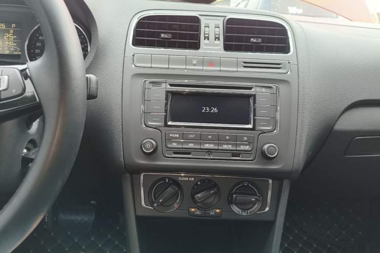 Used Volkswagen Polo 2016 1.6L Automatic Comfort Model Audio And AC Panel