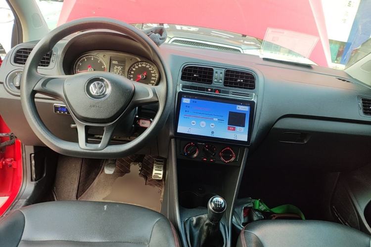 Used Volkswagen Polo 2016 1.4L Manual Fashion Model Center Console