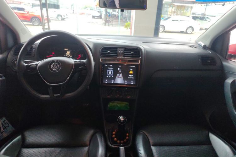 Used Volkswagen Polo 2016 1.4L Manual Fashion Model Center Console