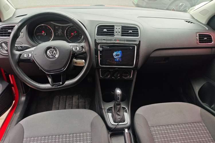 Used Volkswagen Polo 2016 1.6L Automatic Comfort Model Center Console