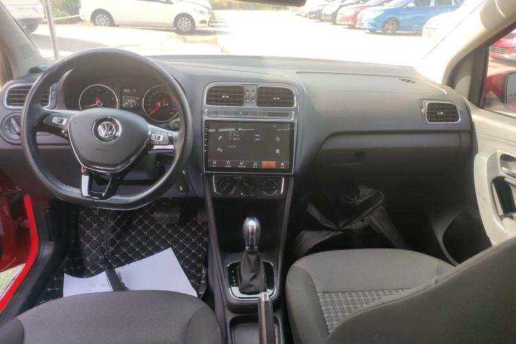 Used Volkswagen Polo 2016 1.6L Automatic Comfort Model Center Console