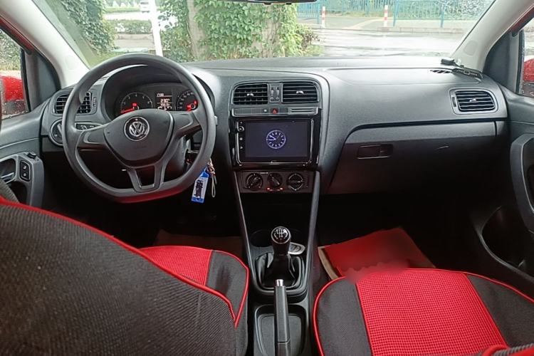Used Volkswagen Polo 2016 1.4L Manual Fashion Model Center Console