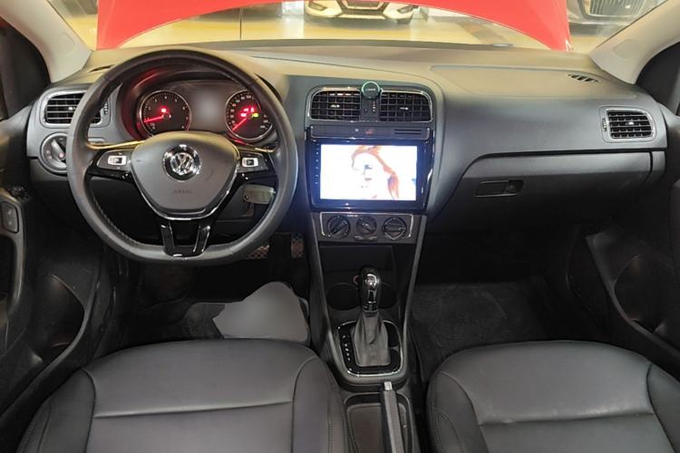 Used Volkswagen Polo 2016 1.6L Automatic Comfort Model Center Console