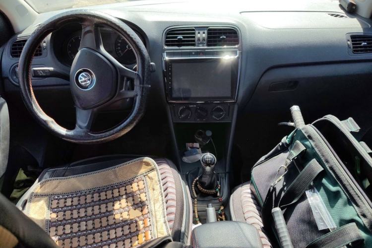 Used Volkswagen Polo 2016 1.4L Manual Fashion Model Center Console