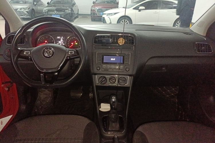 Used Volkswagen Polo 2016 1.6L Automatic Comfort Model Center Console