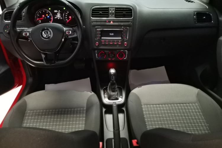 Used Volkswagen Polo 2016 1.6L Automatic Comfort Model Center Console
