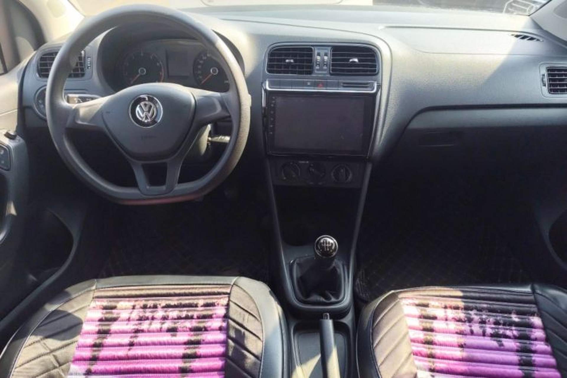 Used Volkswagen Polo 2016 1.4L Manual Fashion Model Center Console