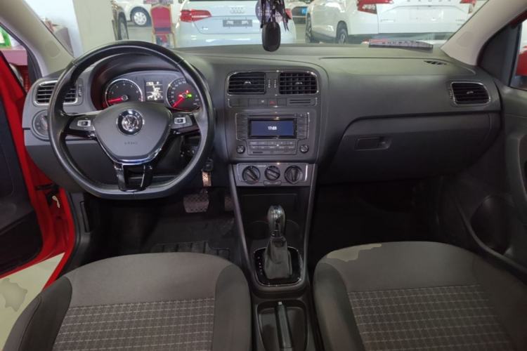 Used Volkswagen Polo 2016 1.6L Automatic Comfort Model Center Console