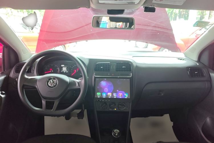 Used Volkswagen Polo 2016 1.4L Manual Fashion Model Center Console