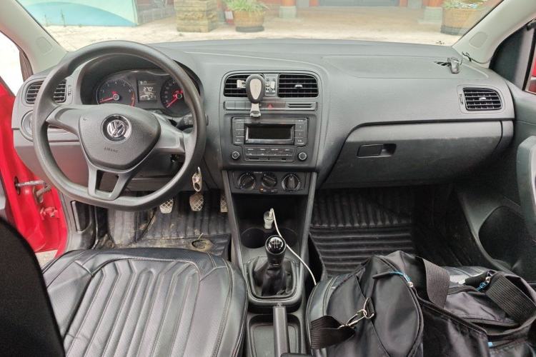 Used Volkswagen Polo 2016 1.4L Manual Fashion Model Center Console