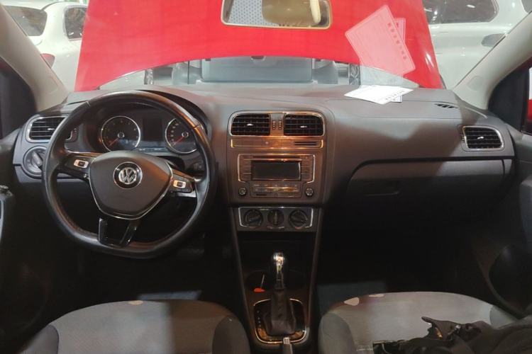 Used Volkswagen Polo 2016 1.6L Automatic Comfort Model Center Console