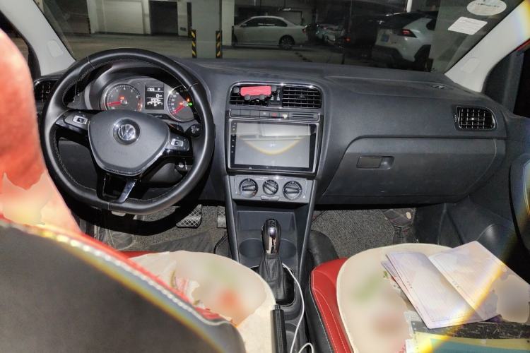 Used Volkswagen Polo 2016 1.6L Automatic Comfort Model Center Console