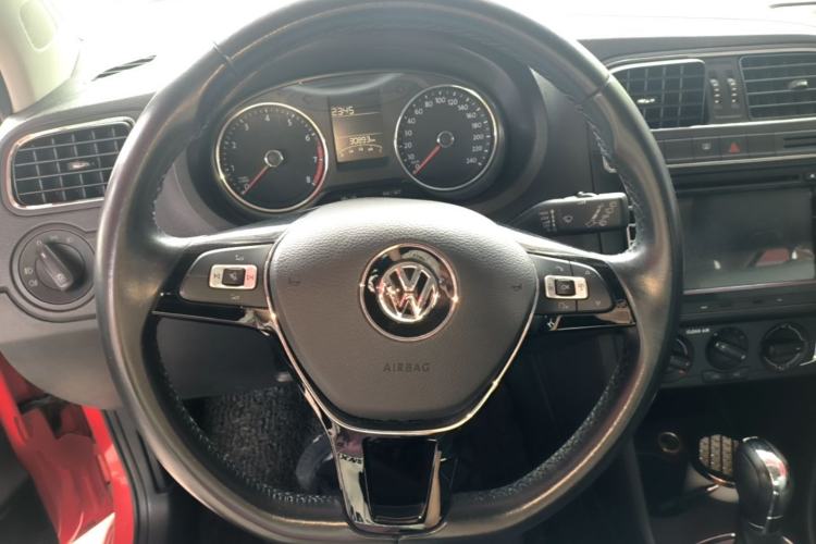 Used Volkswagen Polo 2016 1.6L Automatic Comfort Model Center Console