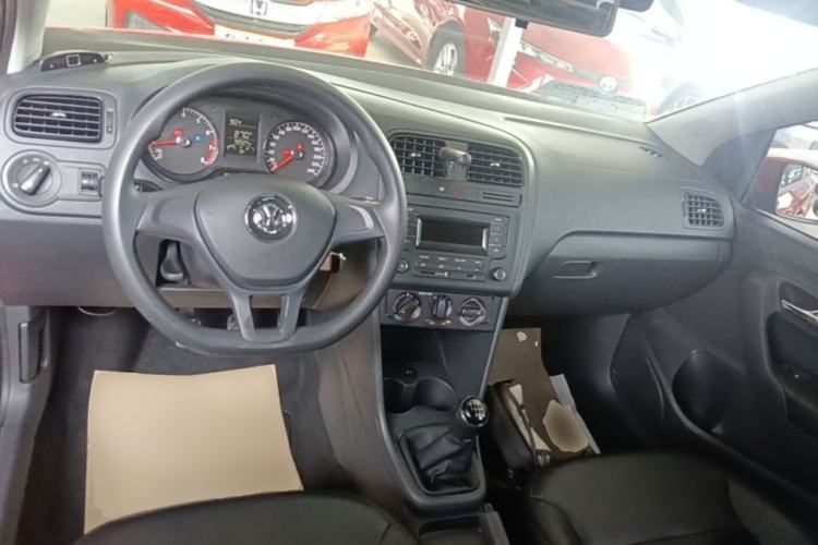 Used Volkswagen Polo 2016 1.4L Manual Fashion Model Center Console