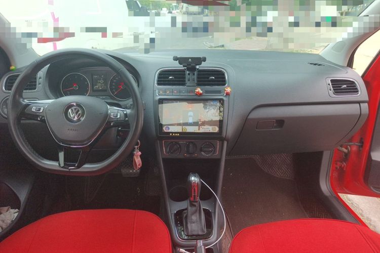 Used Volkswagen Polo 2016 1.6L Automatic Comfort Model Center Console
