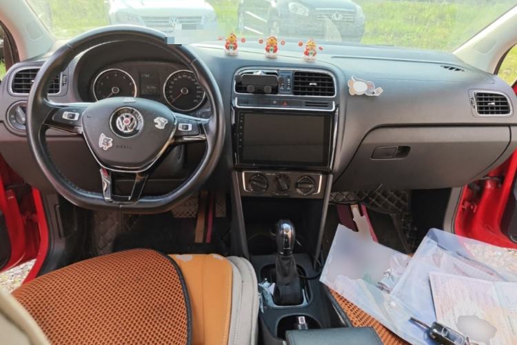 Used Volkswagen Polo 2016 1.6L Automatic Comfort Model Center Console