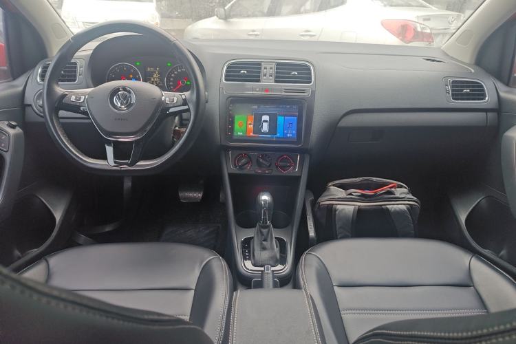 Used Volkswagen Polo 2016 1.6L Automatic Comfort Model Center Console