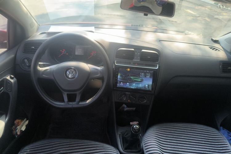 Used Volkswagen Polo 2016 1.4L Manual Fashion Model Center Console