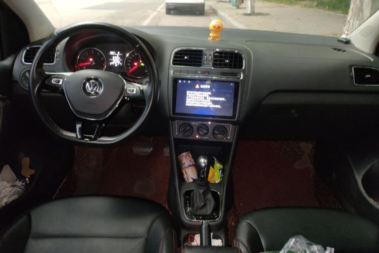 Used Volkswagen Polo 2016 1.6L Automatic Comfort Model Center Console
