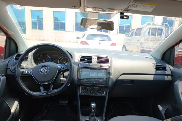 Used Volkswagen Polo 2016 1.6L Automatic Comfort Model Center Console