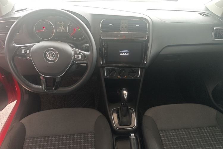 Used Volkswagen Polo 2016 1.6L Automatic Comfort Model Center Console