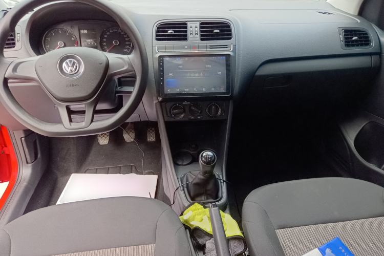 Used Volkswagen Polo 2016 1.4L Manual Fashion Model Center Console