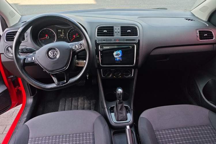 Used Volkswagen Polo 2016 1.6L Automatic Comfort Model Center Console