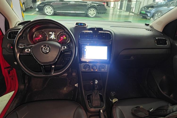 Used Volkswagen Polo 2016 1.6L Automatic Comfort Model Center Console