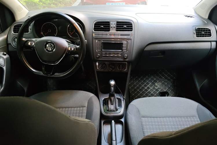 Used Volkswagen Polo 2016 1.6L Automatic Comfort Model Center Console