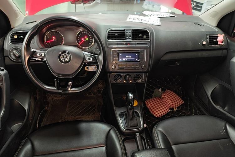 Used Volkswagen Polo 2016 1.6L Automatic Comfort Model Center Console