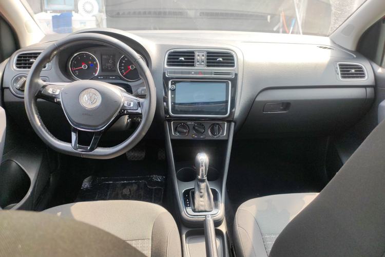 Used Volkswagen Polo 2016 1.6L Automatic Comfort Model Center Console