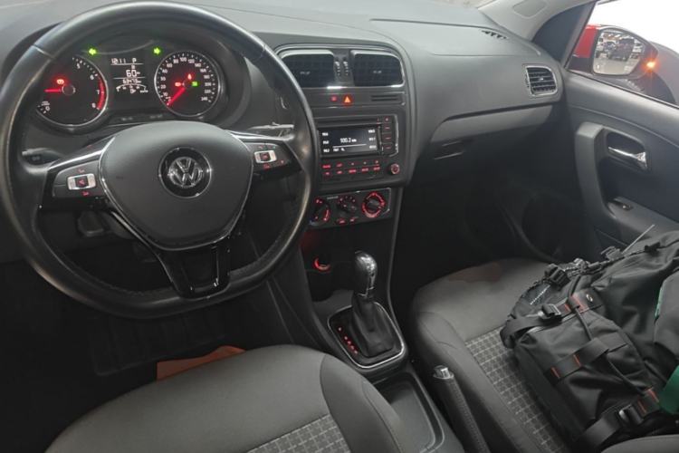 Used Volkswagen Polo 2016 1.6L Automatic Comfort Model Center Console