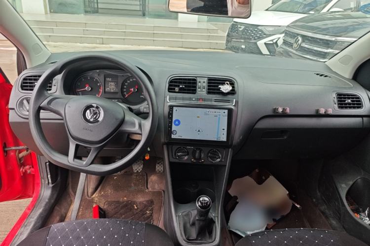 Used Volkswagen Polo 2016 1.4L Manual Fashion Model Center Console