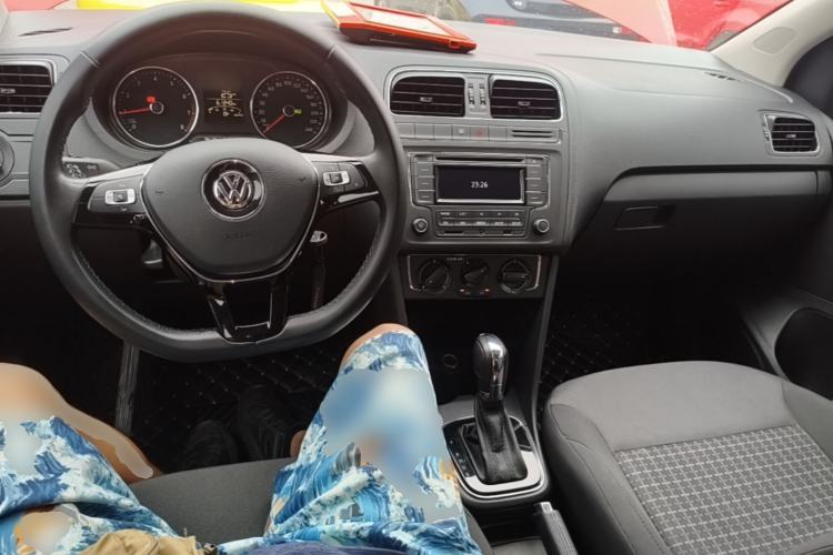 Used Volkswagen Polo 2016 1.6L Automatic Comfort Model Center Console