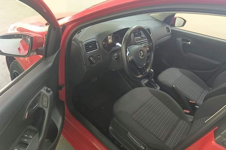 Used Volkswagen Polo 2016 1.6L Automatic Comfort Model Driver Seat