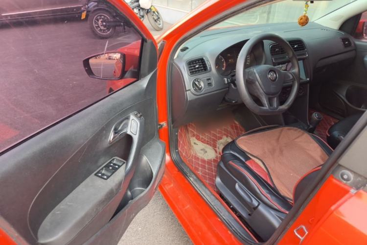 Used Volkswagen Polo 2016 1.4L Manual Fashion Model Driver Seat