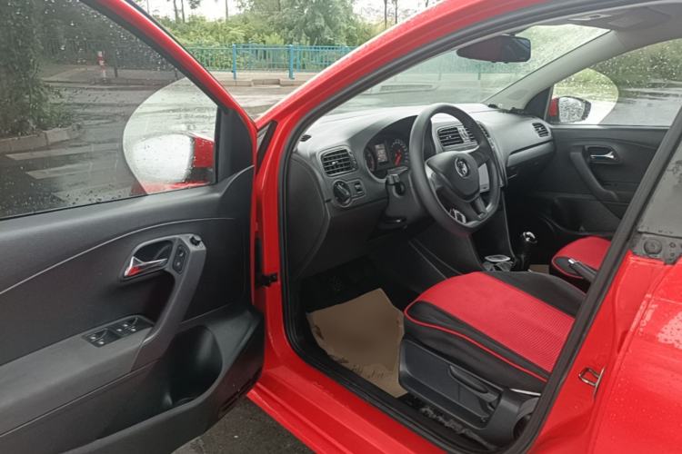 Used Volkswagen Polo 2016 1.4L Manual Fashion Model Driver Seat