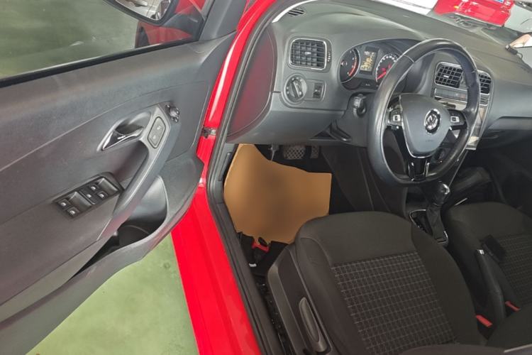 Used Volkswagen Polo 2016 1.6L Automatic Comfort Model Driver Seat