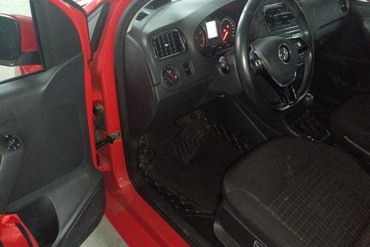 Used Volkswagen Polo 2016 1.6L Automatic Comfort Model Driver Seat
