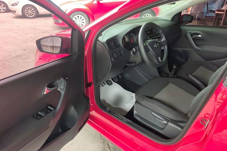 Used Volkswagen Polo 2016 1.4L Manual Fashion Model Driver Seat