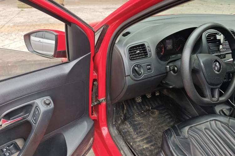 Used Volkswagen Polo 2016 1.4L Manual Fashion Model Driver Seat