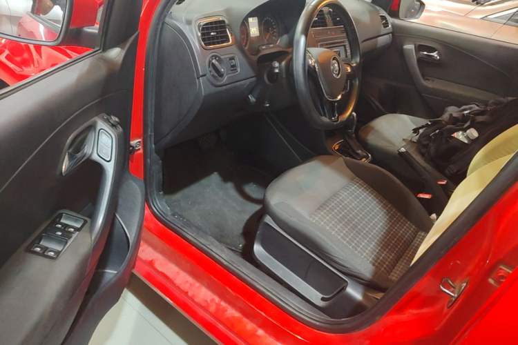 Used Volkswagen Polo 2016 1.6L Automatic Comfort Model Driver Seat