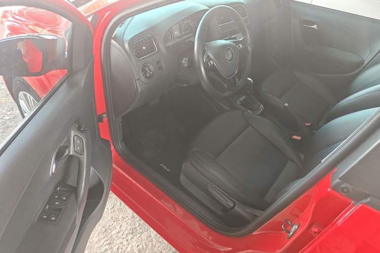 Used Volkswagen Polo 2016 1.6L Automatic Comfort Model Driver Seat