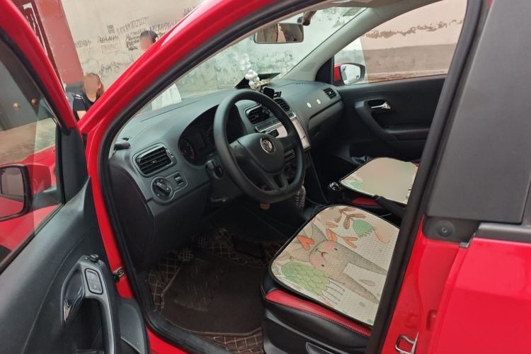 Used Volkswagen Polo 2016 1.4L Manual Fashion Model Driver Seat