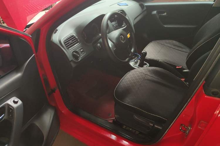 Used Volkswagen Polo 2016 1.4L Manual Fashion Model Driver Seat