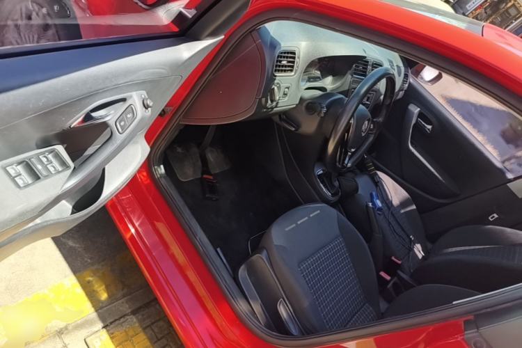 Used Volkswagen Polo 2016 1.6L Automatic Comfort Model Driver Seat