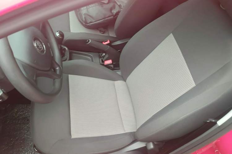 Used Volkswagen Polo 2016 1.4L Manual Fashion Model Driver Seat